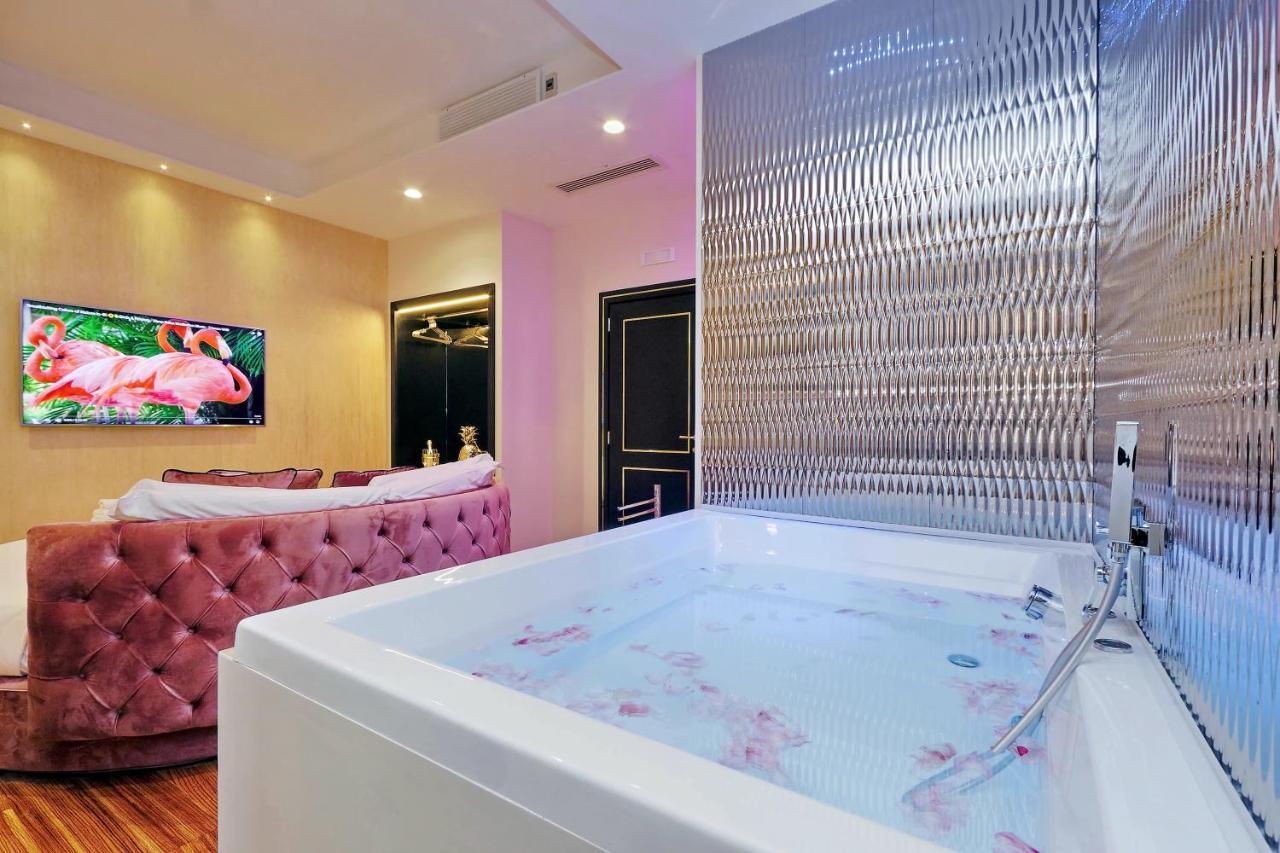 Spanish Hills Collection Luxury Suites & Jacuzzi Рим Экстерьер фото