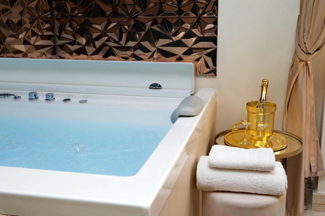 Spanish Hills Collection Luxury Suites & Jacuzzi Рим Экстерьер фото