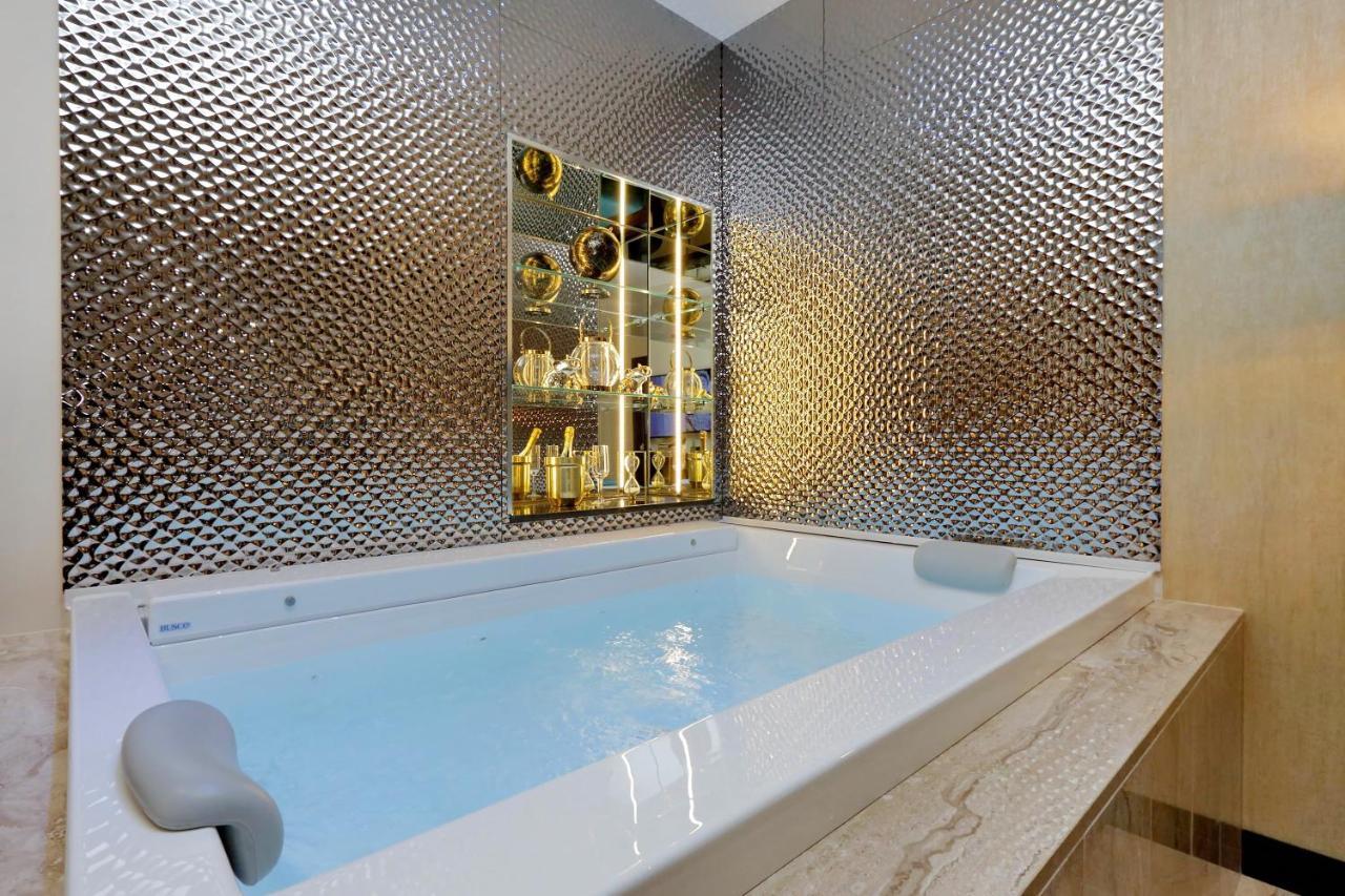 Spanish Hills Collection Luxury Suites & Jacuzzi Рим Экстерьер фото